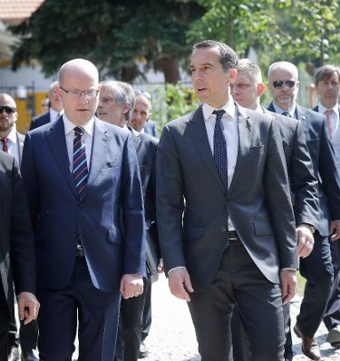 Am 22. Juni 2017 nahm Bundeskanzler Christian Kern (r.) am Austerlitz Treffen in Brünn teil. Im Bild mit dem tschechischen Ministerpräsidenten Bohuslav Sobotka (l.).