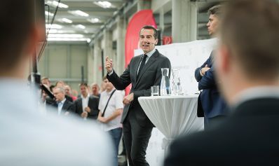 Am 26. Juni 2017 besuchte Bundeskanzler Christian Kern (im Bild) die Firma Wiener Netze.