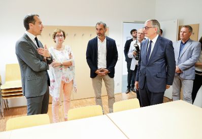 Am 8. August 2017 besuchte Bundeskanzler Christian Kern (l.) das AMS in Steyr.