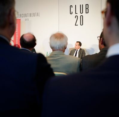 Am 8. August 2017 nahm Bundeskanzler Christian Kern (im Bild) an der Club 20 Diskussion mit Profil Herausgeber Christian Rainer und Eva Linsinger teil.