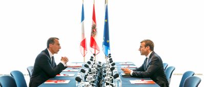 Am 23. August 2017 empfing Bundeskanzler Christian Kern (l.) den französischen Präsidenten Emmanuel Macron (r.) in Salzburg.
