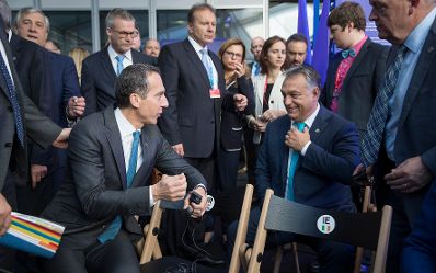 Am 29. September 2017 fand das Digitale Gipfeltreffen der Europäischen Staats- und Regierungschefs in Tallinn statt. Im Bild Bundeskanzler Christian Kern (l.) mit dem ungarischen Ministerpräsidenten Viktor Orban (r.) bei der Besichtigung des Creative Hub.