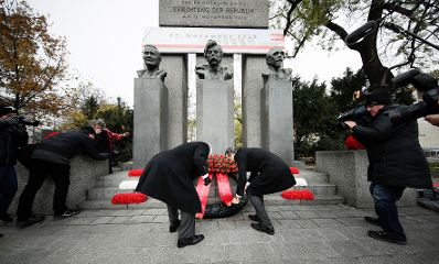 Am 13. November 2017 fand der Gedenktag zur Gründung der Republik statt. Im Bild Bundeskanzler Christian Kern (r.) mit Bürgermeister Michael Häupl (l.).