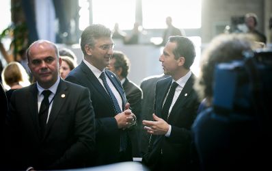 Am 17. November 2017 fand der Sozialgipfel der Europäischen Staats- und Regierungschefs in Göteborg statt. Im Bild Bundeskanzler Christian Kern (r.) mit dem kroatischen Premierminister Andrej Plenković (m.).