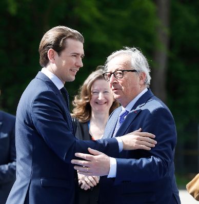 Am 9. Mai 2019 nahm Bundeskanzler Sebastian Kurz (l.) am EU-Gipfel in Sibiu teil. Im Bild mit dem Präsidenten der Europäischen Kommission Jean-Claude Juncker (r.).