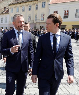 Am 9. Mai 2019 nahm Bundeskanzler Sebastian Kurz (r.) am EU-Gipfel in Sibiu teil. Im Bild mit dem Ministerpräsident der Slowakei Peter Pellegrini (l.).