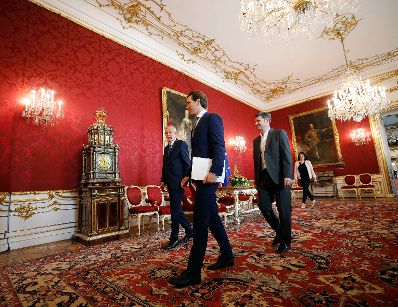 Am 21. Mai 2019 traf Bundeskanzler Sebastian Kurz (m.) den Bundespräsidenten Alexander Van der Bellen (l.) zu einem Gespräch.