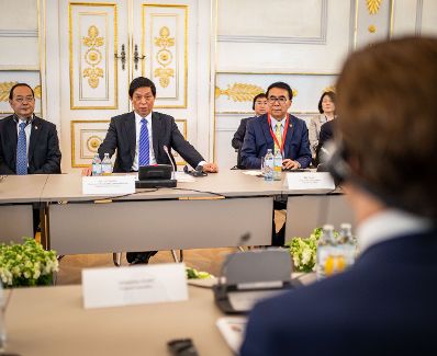 Am 21. Mai 2019 empfing Bundeskanzler Sebastian Kurz den chinesischen Parlamentspräsidenten Li Zhanshu (2.v.l.) zu einem Gespräch.