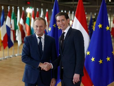 Am 19. Dezember 2017 traf Bundeskanzler Sebastian Kurz (r.) im Rahmen seines Besuches in Brüssel den Präsidenten des Europäischen Rates Donald Tusk (l.) zu einem Gespräch.
