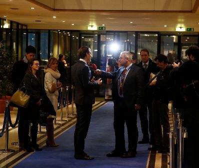 Am 20. Dezember 2017 gab Bundeskanzler Sebastian Kurz (m.) ein Pressestatement im Rahmen seines Besuches in Brüssel ab.