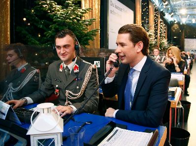Am 24. Dezember 2017 nahm Bundeskanzler Sebastian Kurz (r.) an der Licht ins Dunkel Spendenaktion im ORF Zentrum Wien teil.