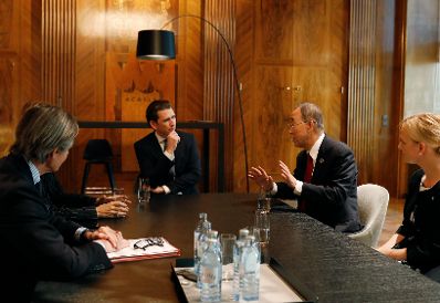 Am 14. November 2018 empfing Bundeskanzler Sebastian Kurz (m.l.) den südkoreanischen Diplomaten und ehemaligen Generalsekretär der Vereinten Nationen Ban Ki-moon (m.r.) zu einem Arbeitsgespräch im Bundeskanzleramt.