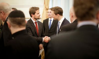 Am 4. Dezember 2018 empfingen Bundeskanzler Sebastian Kurz und Bundesminister Gernot Blümel (r.) Vertreter christlicher Religionen im Bundeskanzleramt.