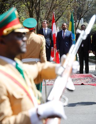 Am 6. Dezember 2018 reiste Bundeskanzler Sebastian Kurz (l.) nach Addis Abeba. Im Bild beim Treffen mit dem Premierminister Abiy Ahmed (m.).