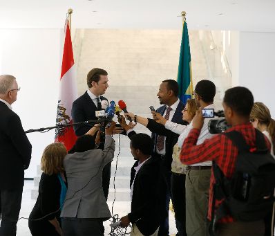 Am 6. Dezember 2018 reiste Bundeskanzler Sebastian Kurz (m.l.) nach Addis Abeba. Im Bild beim Treffen mit dem Premierminister Abiy Ahmed (m.r.).