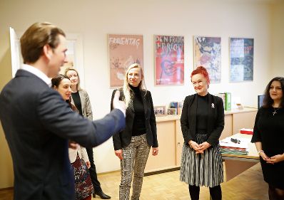Am 10. Dezember 2018 besuchten Bundeskanzler Sebastian Kurz (l.) und Bundesministerin Juliane Bogner-Strauß (3.v.r.) die Sektion für Frauenangelegenheiten und Gleichstellung. Im Bild mit der Abteilungsleiterin Vera Jauk (2.v.r.).