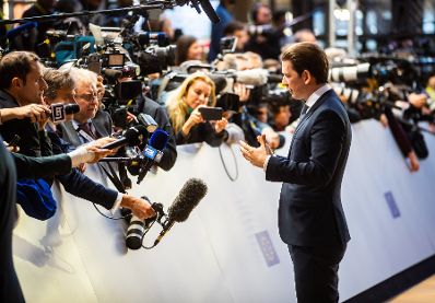 Am 13. Dezember 2018 setzte Bundeskanzler Sebastian Kurz (r.) seine Reise nach Brüssel anlässlich des EU-Gipfels fort. Im Bild beim Europäischen Rat.