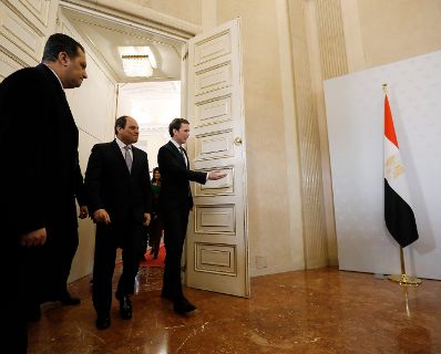 Am 17. Dezember 2018 empfing Bundeskanzler Sebastian Kurz (r.) den Präsidenten der Arabischen Republik Ägypten Abdel Fattah Al-Sisi (m.) anlässlich des EU-Afrika-Forums im Bundeskanzleramt.