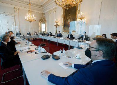 Am 28. Mai 2021 fand ein Roundtable zur aktuellen Coronasituation mit Bundeskanzler Sebastian Kurz, Vizekanzler Werner Kogler, Bundesministerin Elisabeth Köstinger, den Landeshauptleuten sowie mit Expertinnen und Experten statt.