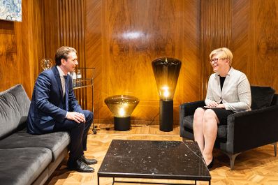 Am 11. Juni 2021 empfing Bundeskanzler Sebastian Kurz (l.) die Premierministerin der Republik Litauen Ingrida Šimonytė (r.) zu einem Arbeitsgespräch.