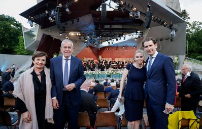 Am 11. Juni 2021 besuchte Bundeskanzler Sebastian Kurz (m.r.) gemeinsam mit Susanne Thier (r.) die Sommernachtsgala in Grafenegg. Im Bild mit Bundespräsident Alexander Van der Bellen (m.l.) und Doris Schmidauer (l.).