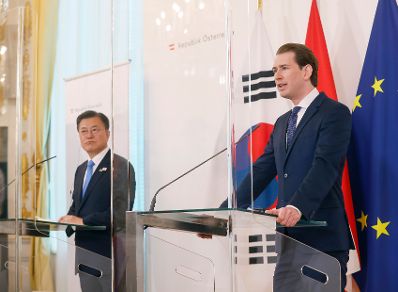 Am 14. Juni 2021 empfing Bundeskanzler Sebastian Kurz (r.) den südkoreanischen Präsidenten Moon Jae-in (l.) zu einem Arbeitsgespräch. Im Bild bei einer gemeinsamen Pressekonferenz.