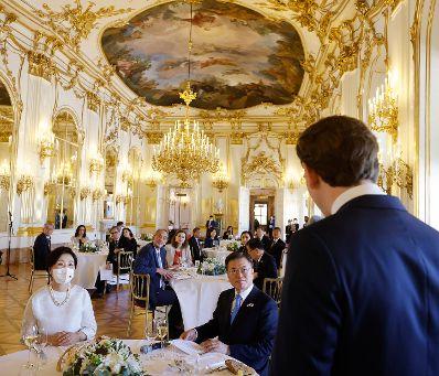Am 14. Juni 2021 empfing Bundeskanzler Sebastian Kurz (r.) den südkoreanischen Präsidenten Moon Jae-in zu einem Arbeitsgespräch. Im Bild bei einem gemeinsamen Besuch in Schloss Schönbrunn.