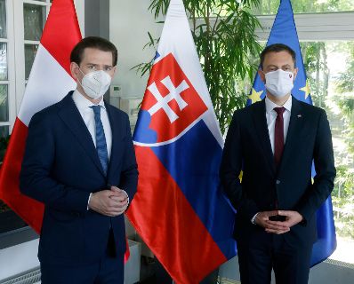 Am 15. Juni 2021 traf Bundeskanzler Sebastian Kurz (l.) im Rahmen seines Arbeitsbesuchs in Bratislava den Ministerpräsident der Slowakei Eduard Heger (r.).