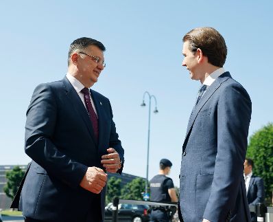 Am 18. Juni 2021 empfing Bundeskanzler Sebastian Kurz (r.) die Regierungschefs der Westbalkanstaaten zu einem Gipfeltreffen im Bundeskanzleramt. Im Bild mit Zoran Tegeltija (l.), Ministerpräsident von Bosnien und Herzegowina.