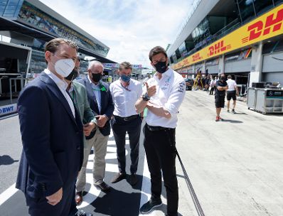 Am 27. Juni 2021 besuchte Bundeskanzler Sebastian Kurz (l.) den Formel 1 Grand Prix Austria in Spielberg. Im Bild mit mit Toto Wolff (r.)