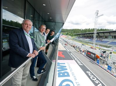 Am 27. Juni 2021 besuchte Bundeskanzler Sebastian Kurz (m.r.) den Formel 1 Grand Prix Austria in Spielberg. Im Bild mit Landeshauptmann Herbert Schützenhöfer (l.), Landesrat Christopher Drexler (m.l.) und Andreas Gabalier (r.).