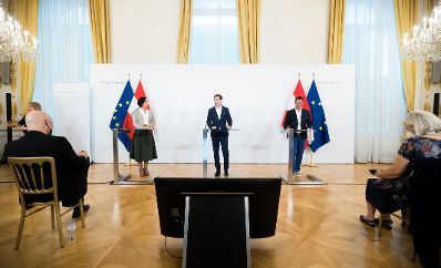 Im Bild Bundeskanzler Sebastian Kurz (m.), Bundesministerin Elisabeth Köstinger (l.) und Bundesminister Wolfgang Mückstein (r.) nach dem Ministerrat am 30. Juni 2021