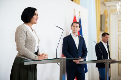 Im Bild Bundeskanzler Sebastian Kurz (m.), Bundesministerin Elisabeth Köstinger (l.) und Bundesminister Wolfgang Mückstein (r.) nach dem Ministerrat am 30. Juni 2021