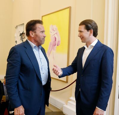 Am 1. Juli 2021 empfing Bundeskanzler Sebastian Kurz (r.) Arnold Schwarzenegger (l.) zu einem Gespräch im Bundeskanzleramt.