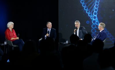 Am 6. Juli 2021 nahm Bundeskanzler Sebastian Kurz an der Veranstaltung „Corona: eine Veranstaltung zu Ehren der Wissenschaft“ teil.