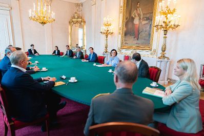 Am 9. Juli 2021 fand ein Roundtable zum Auftakt der Corona Taskforce zur Vorbereitung auf den Herbst mit Bundeskanzler Sebastian Kurz (m.), Landeshauptmann Günther Platter und weiteren Bundesministern statt.