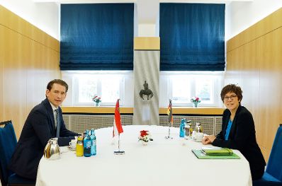 Am 31. August 2021 traf Bundeskanzler Sebastian Kurz (l.) im Rahmen seines Arbeitsbesuchs in Berlin die deutsche Verteidigungsministerin Annegret Kramp-Karrenbauer (r.).