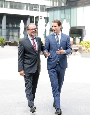 Am 7. September 2021 nahm Bundeskanzler Sebastian Kurz (r.) an der Botschafterkonferenz 2021 teil. Im Bild mit Bundesminister Alexander Schallenberg (l.).