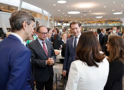 Am 7. September 2021 nahm Bundeskanzler Sebastian Kurz (m.r.) an der Botschafterkonferenz 2021 teil. Im Bild mit Bundesminister Alexander Schallenberg (m.l.).