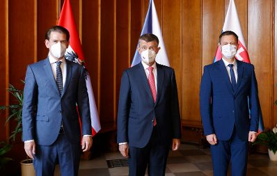 Am 7. September 2021 fand das „SLAVKOV-3 Treffen“ in Tschechien statt. Im Bild Bundeskanzler Sebastian Kurz (l.), der tschechische Ministerpräsident Andrej Babiš (m.) und der slowakische Ministerpräsident Igor Matoviè (r.).