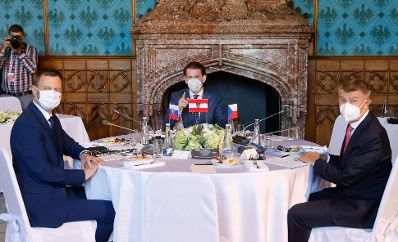 Am 7. September 2021 fand das „SLAVKOV-3 Treffen“ in Tschechien statt. Im Bild Bundeskanzler Sebastian Kurz (m.), der tschechische Ministerpräsident Andrej Babiš (r.) und der slowakische Ministerpräsident Igor Matoviè (l.).