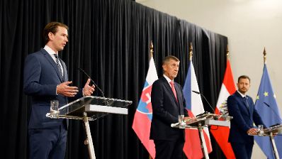 Am 7. September 2021 fand das „SLAVKOV-3 Treffen“ in Tschechien statt. Im Bild Bundeskanzler Sebastian Kurz (l.), der tschechische Ministerpräsident Andrej Babiš (m.) und der slowakische Ministerpräsident Igor Matoviè (r.) bei der Pressekonferenz.