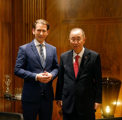 Am 8. September 2021 empfing Bundeskanzler Sebastian Kurz (r.) den südkoreanischen Diplomaten und ehemaligen Generalsekretär der Vereinten Nationen Ban Ki-moon (l.) zu einem Gespräch.