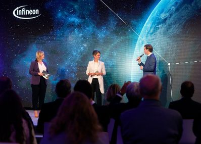Am 17. September 2021 nahm Bundeskanzler Sebastian Kurz (r.) an der Eröffnung der neuen Infineon High-Tech-Chipfabrik teil.