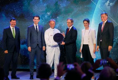 Am 17. September 2021 nahm Bundeskanzler Sebastian Kurz (2.v.l.) an der Eröffnung der neuen Infineon High-Tech-Chipfabrik teil.