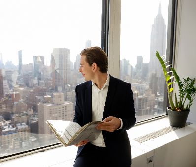 Am 20. September 2021 reiste Bundeskanzler Sebastian Kurz (im Bild) zu einem mehrtägigen Arbeitsbesuch nach New York. Im Bild an der Österreichischen Vertretung bei der UNO.