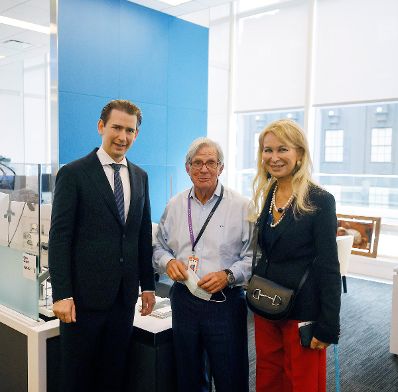 Am 22. September 2021 reiste Bundeskanzler Sebastian Kurz (l.) zu einem mehrtägigen Arbeitsbesuch nach New York. Im Bild mit Peter Grauer (m.) und Antonella Mei-Pochtler (r.) bei Bloomberg.