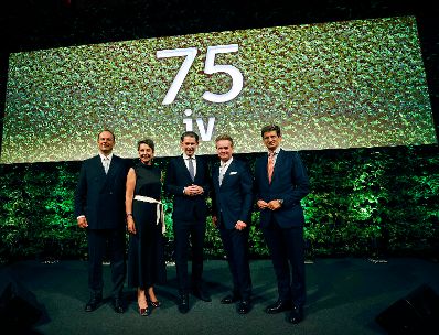 Am 30. September 2021 nahm Bundeskanzler Sebastian Kurz (m.) an der Feier 75 Jahre Industriellenvereinigung teil.