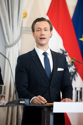 Am 3. Oktober 2021 fand eine Pressekonferenz zum Thema "Ökosoziale Steuerreform" statt. Im Bild Bundesminister Gernot Blümel.