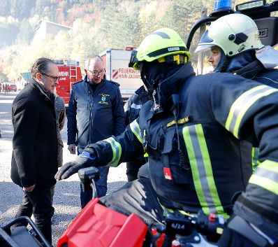 Am 28. Oktober 2021 besuchte Bundeskanzler Alexander Schallenberg (l.) das Waldbrand-Einsatzgebiet Reichenau an der Rax.